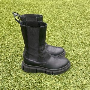 Alohas Armor Boot in Black - US 9 / EU 40